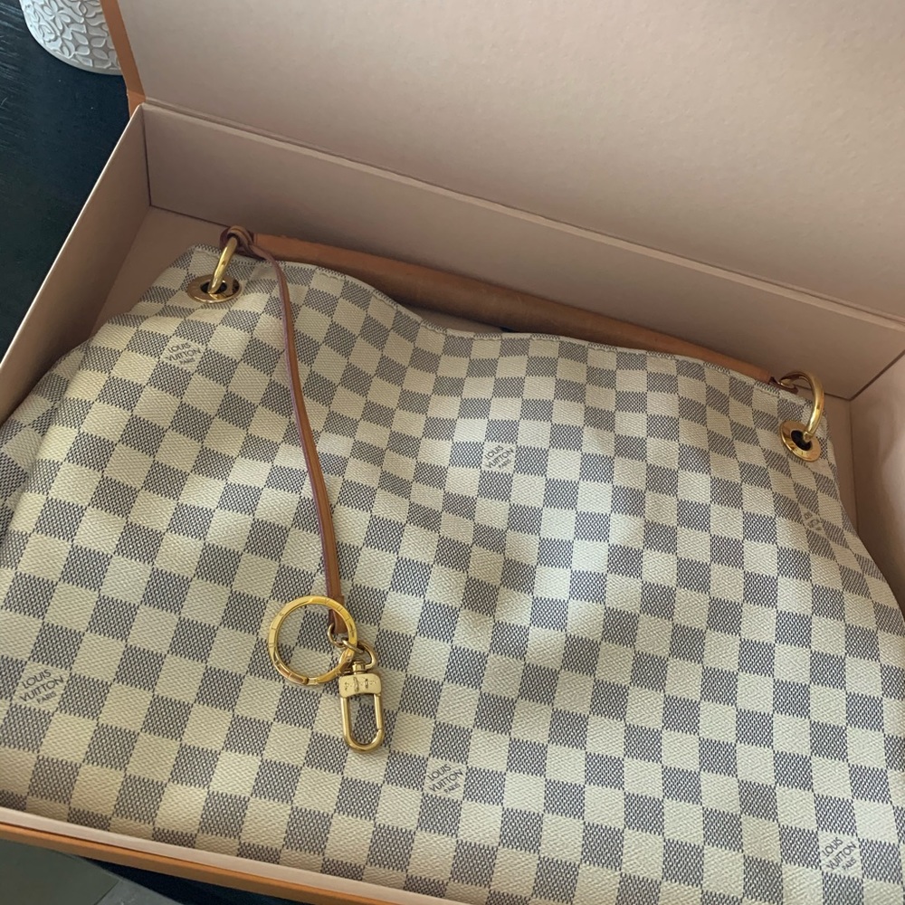 Authentic Louis Vuitton Artsy MM!